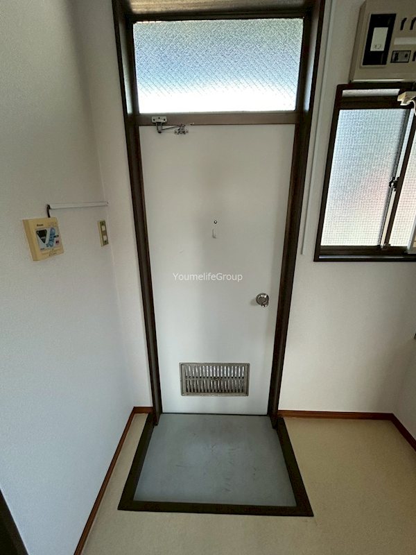 玄関　※別部屋参考写真※