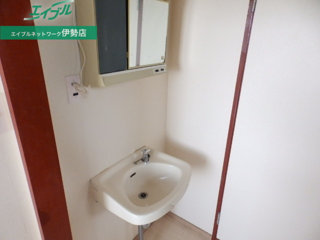 洗面設備　同型参考写真