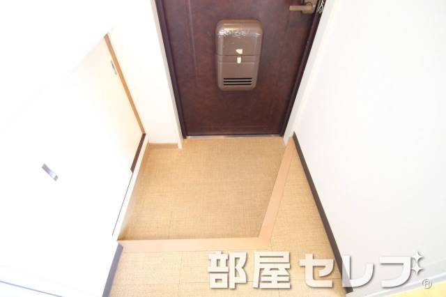 玄関　玄関も明るいですね。