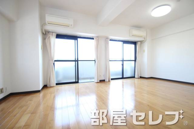 居室・リビング　広々したお部屋で生活しやすいですね。