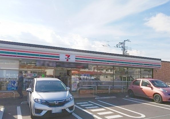 コンビニ　セブンイレブン（コンビニ）まで1070m