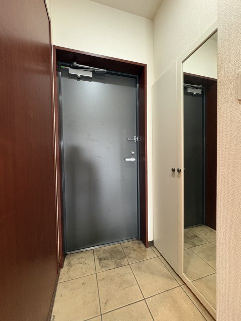 玄関　同物件別号室のものです。