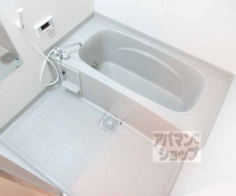 バス・シャワールーム　広いお風呂です