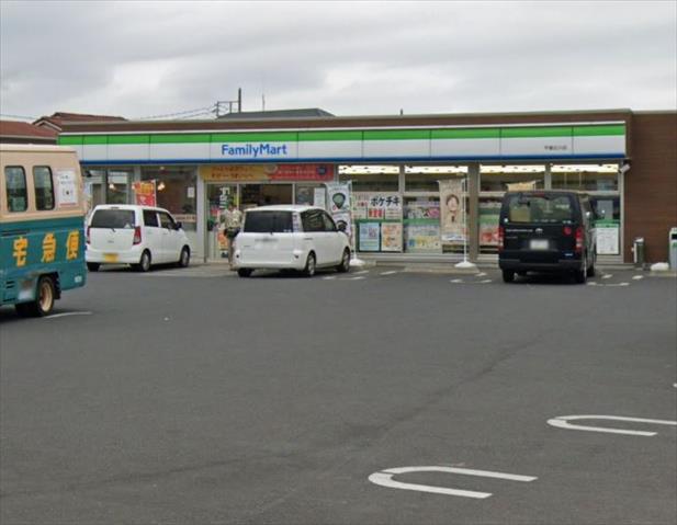 コンビニ　ファミリーマート（コンビニ）まで1988m