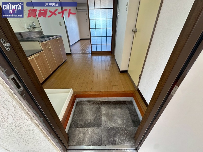 玄関　同物件別部屋の写真