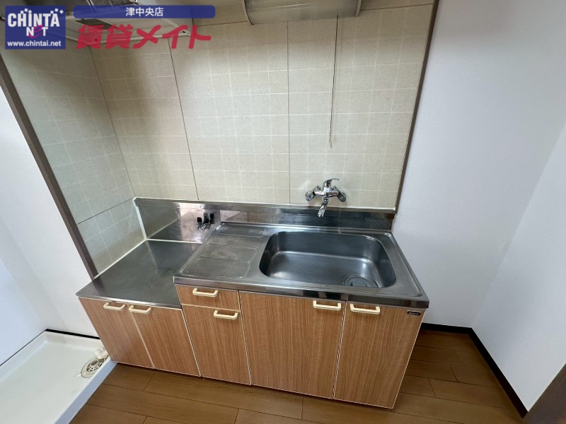 キッチン　同物件別部屋の写真