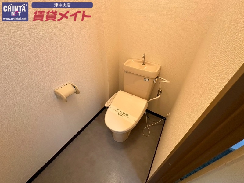 トイレ　同物件別部屋の写真