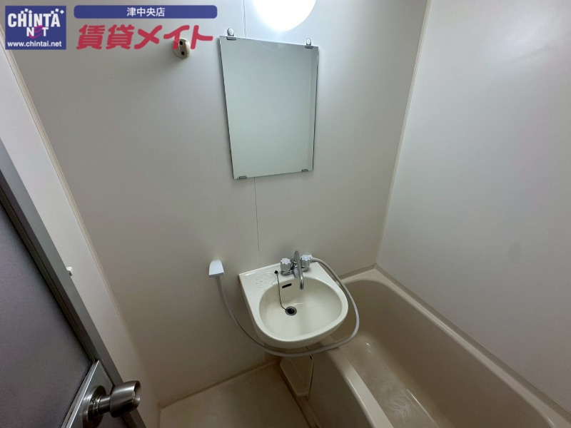 洗面設備　同物件別部屋の写真