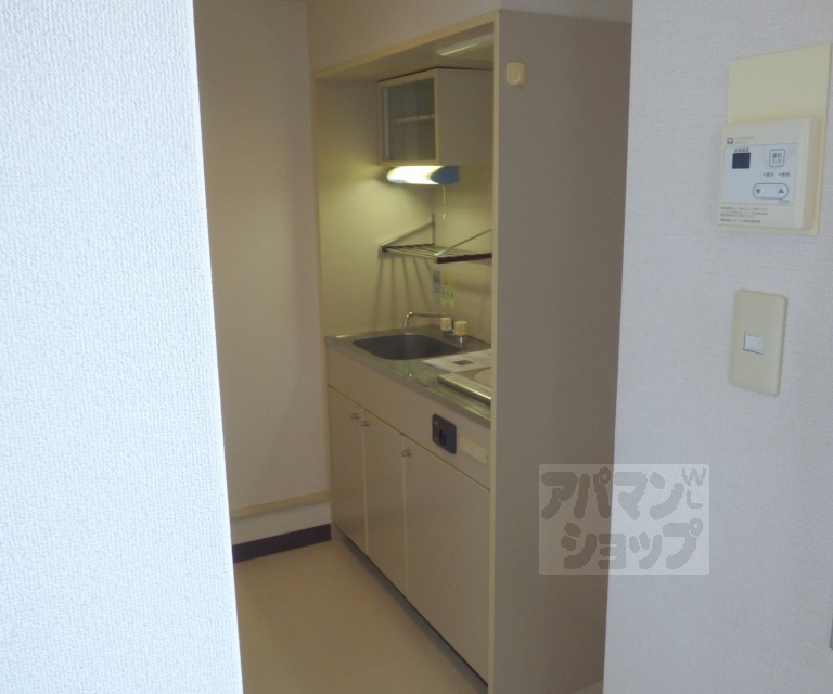 キッチン　白基調の清潔なキッチンです