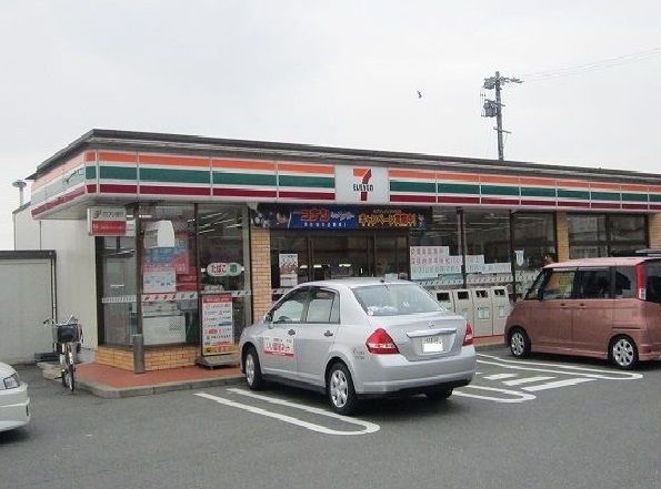 コンビニ　セブンイレブン（コンビニ）まで200m