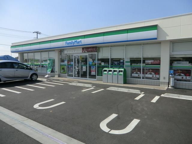 コンビニ　ファミリーマート（コンビニ）まで320m