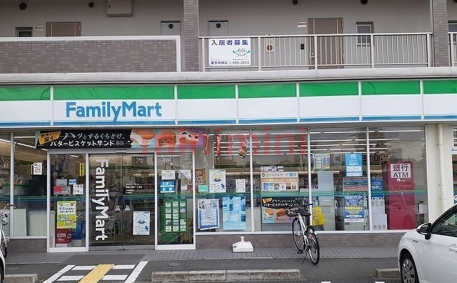 コンビニ　ファミリーマート（コンビニ）まで450m