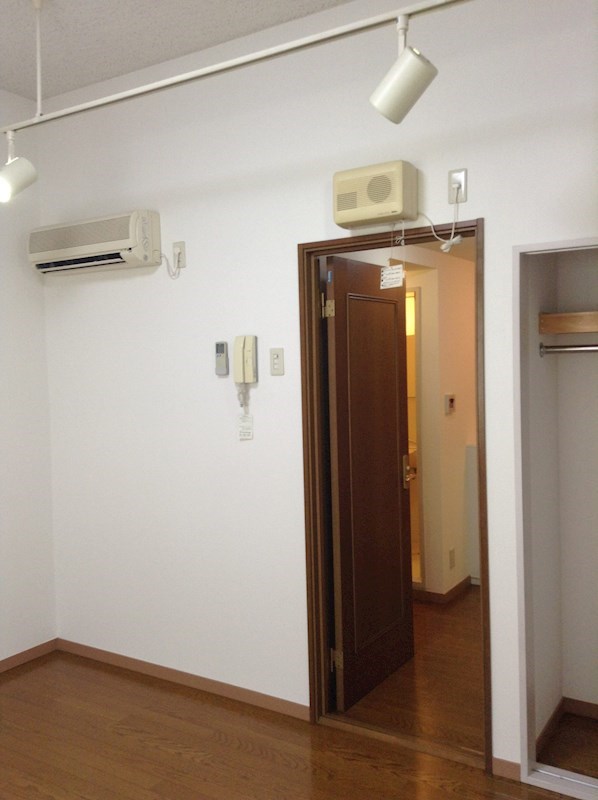 居室・リビング　（同タイプ参考写真　左右反転タイプ有り）