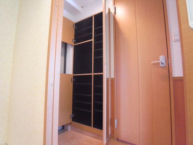 その他　シューズＢＯＸです。