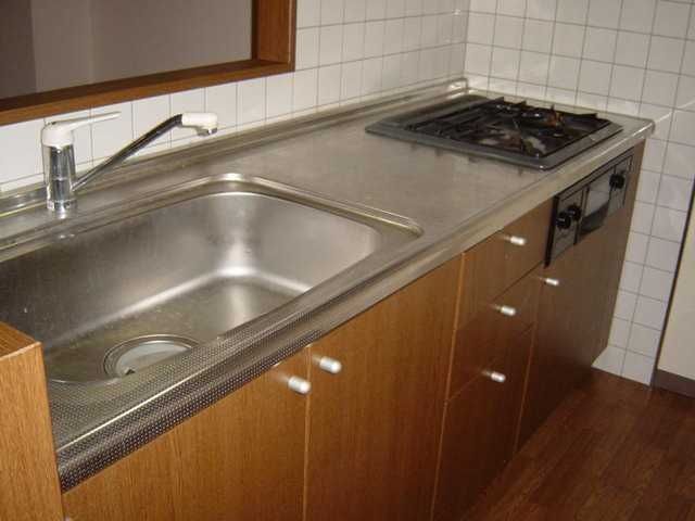 キッチン　☆新婚さんオススメ！設備・収納充実！閑静な住宅地☆