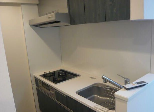 キッチン　反転間取りの住戸のお写真です