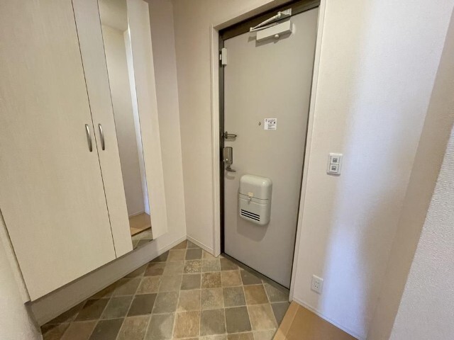 玄関　同物件別室のイメージ写真を掲載しています