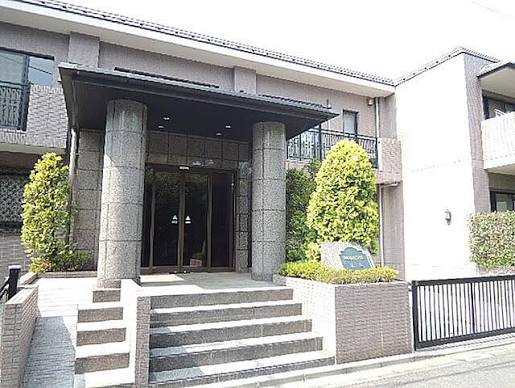 エントランス　落ち着いたエントランスです