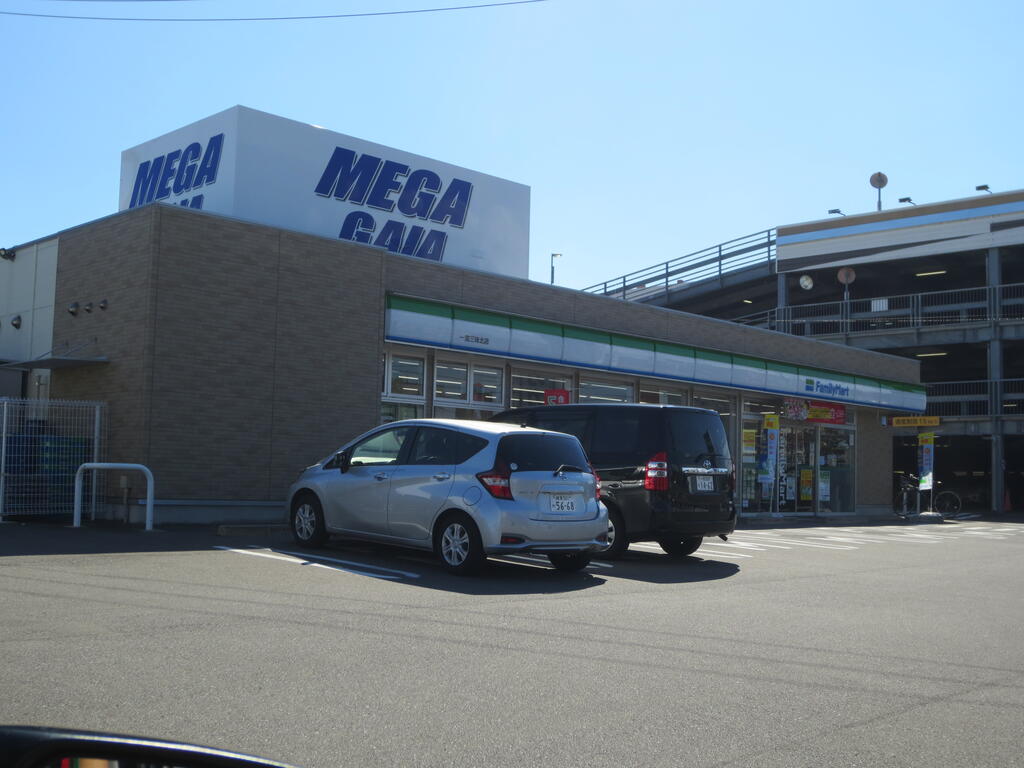 コンビニ　ファミリーマート一宮三味北店（コンビニ）まで522m