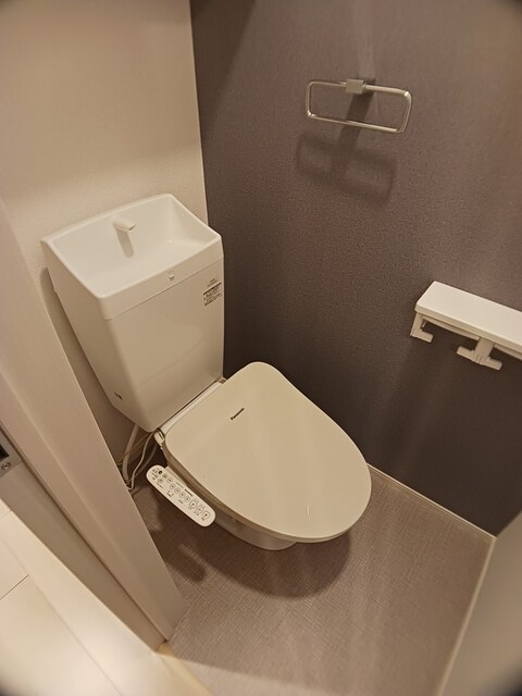 トイレ　※写真は同シリーズ類似物件を含む為現況優先とさせて頂きます