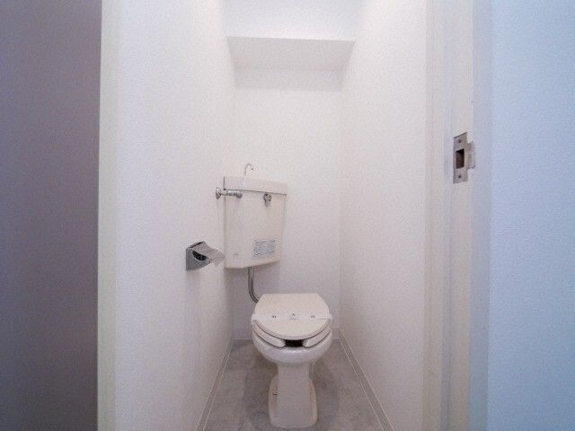 トイレ　※写真は別号室です。