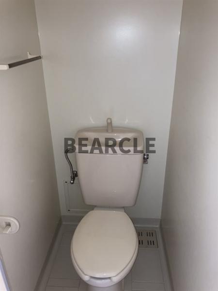 トイレ　落ち着いた色調のトイレです
