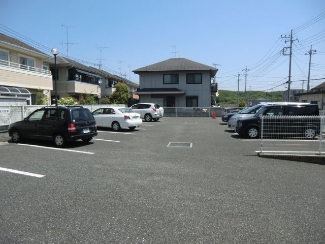 駐車場　駐車場に車を止められます