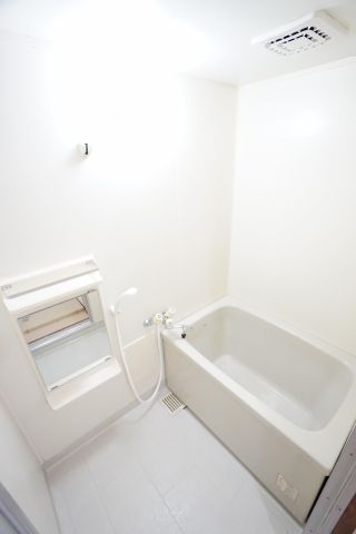 バス・シャワールーム　※同物件・反転タイプの写真です。