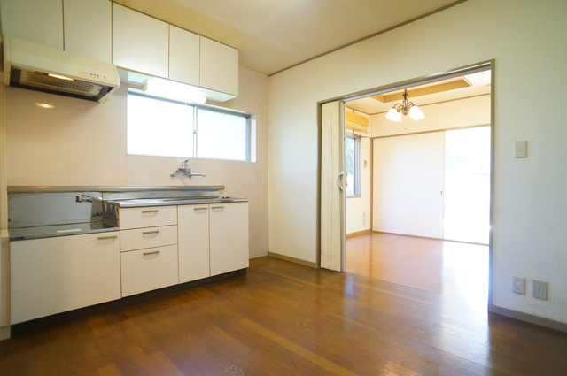 その他部屋・スペース　自然光が入る窓のある６．５帖のダイニングキッチン☆