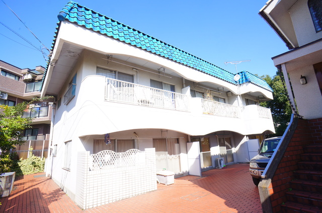 建物外観　オーナーが隣で安心♪２人入居可能なお部屋です☆