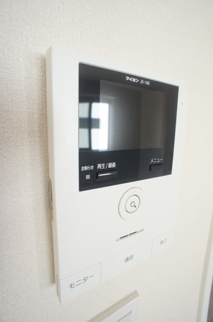 セキュリティ　来訪者の姿を確認できるＴＶモニター付インターホン設置済です！