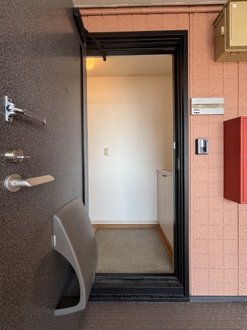 玄関　イメージ202号室の写真（反転あり）