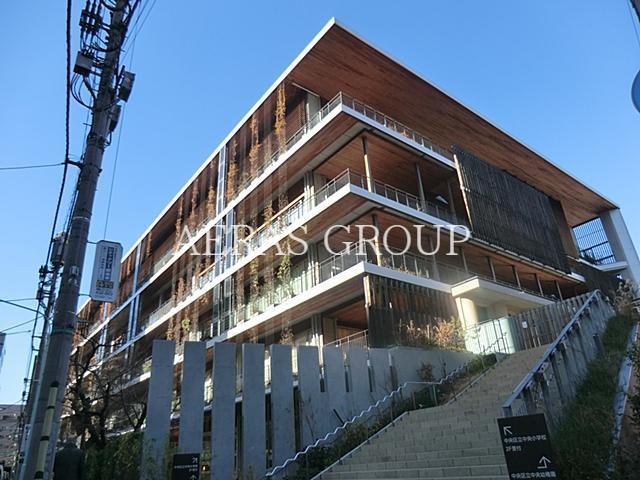 小学校　中央区立中央小学校（小学校）まで154m