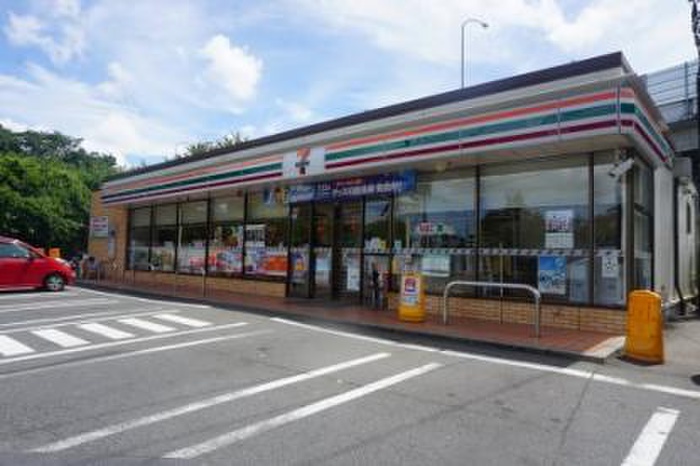 コンビニ　セブンイレブン横浜峰沢町西店（コンビニ）まで209m