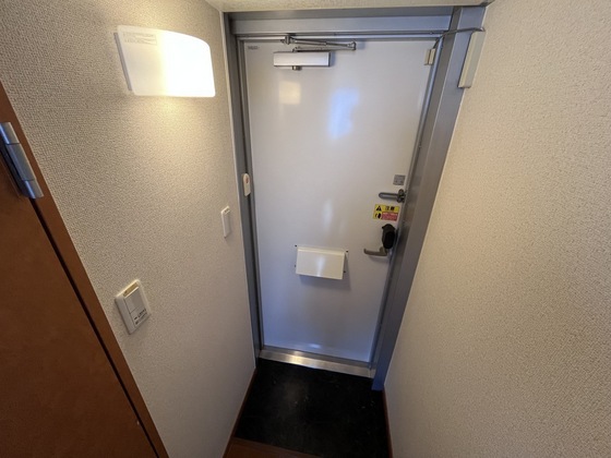 玄関　※別部屋の写真です