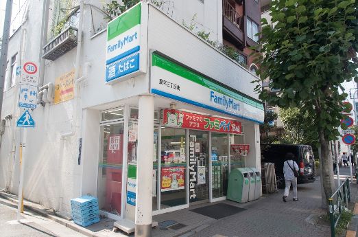 コンビニ　ファミリーマート業平三丁目店（コンビニ）まで327m