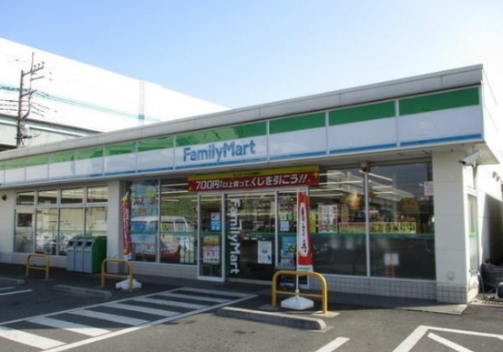 コンビニ　ファミリーマートさいたま松本店（コンビニ）まで451m