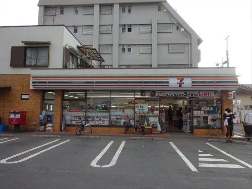コンビニ　セブン-イレブン世田谷赤堤２丁目店（コンビニ）まで426m