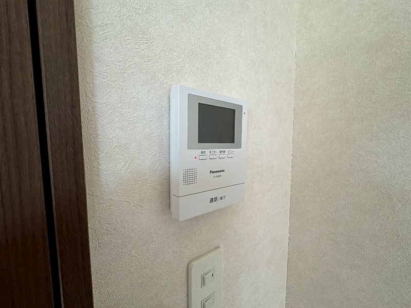 セキュリティ　ＴＶモニター付インターホンです。来客者の顔が見えるので安心！