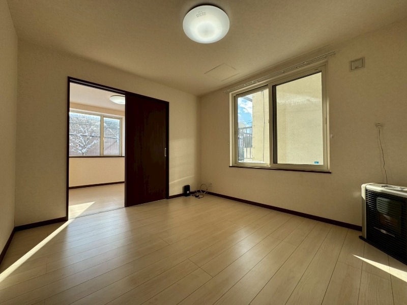 居室・リビング　広くてキレイなお部屋が広がっていて、充実した生活が送れそう。