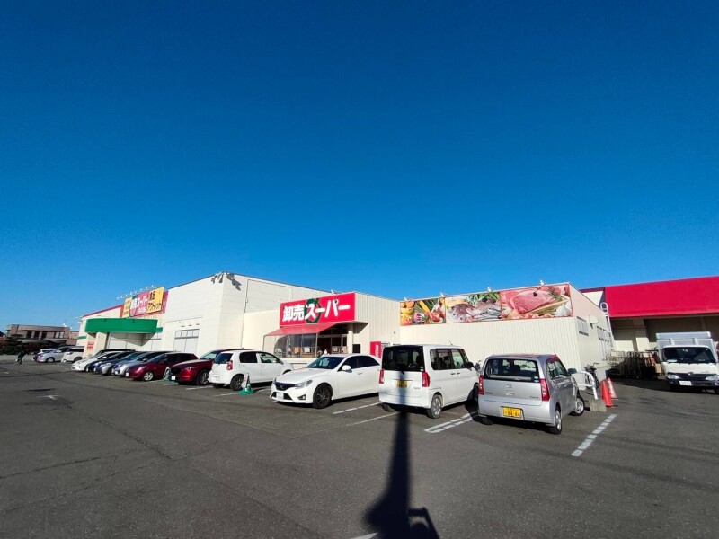 スーパー　卸売スーパー北42条店（スーパー）まで496m