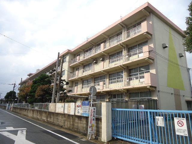 小学校　本城小学校（小学校）まで2100m