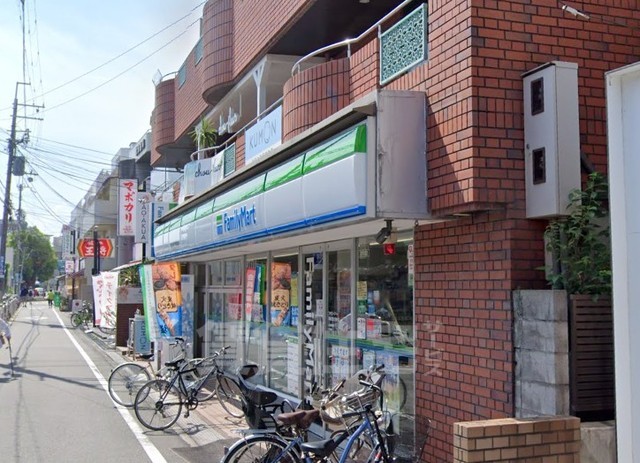 コンビニ　ファミリーマート　尼崎武庫之荘駅前（コンビニ）まで252m