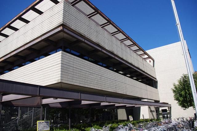 図書館　八王子市中央図書館（図書館）まで500m