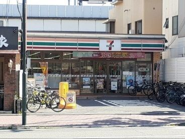 コンビニ　セブンイレブン円町駅前（コンビニ）まで550m