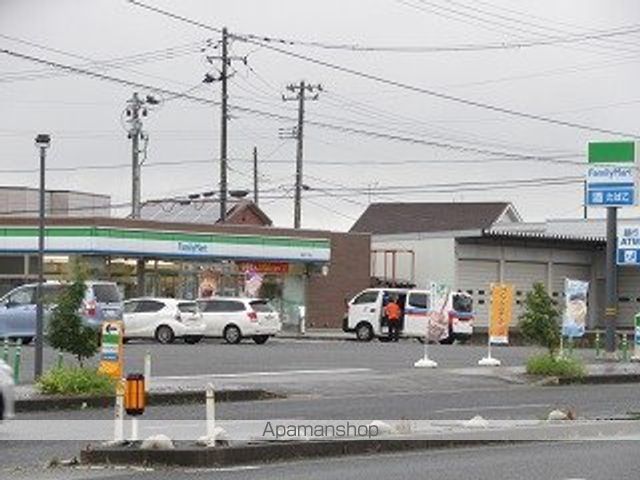 コンビニ　ファミリーマート（コンビニ）まで977m