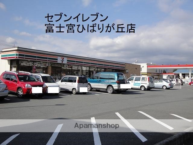 コンビニ　セブンイレブン（コンビニ）まで743m