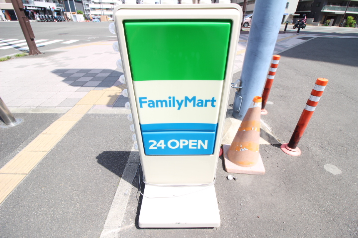 コンビニ　ファミリーマート仙台薬師堂前店（コンビニ）まで103m