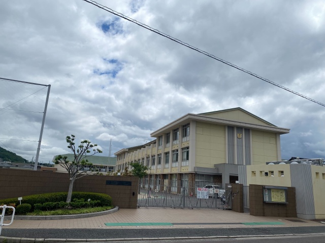 小学校　広島市立東野小学校（小学校）まで900m