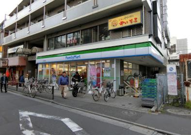 コンビニ　ファミリーマート 金町駅前店（コンビニ）まで179m